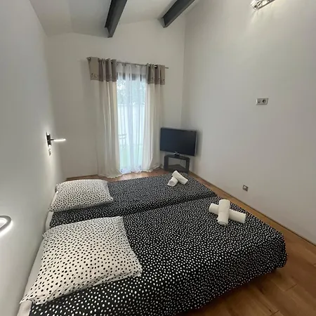 De Famille Les Chenes Avec Piscine Villa